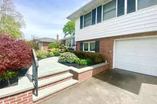 7 Byfield Pl, Melville, NY 11747 - Photo 3