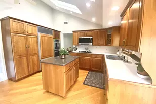 7 Byfield Pl, Melville, NY 11747 - Photo 5