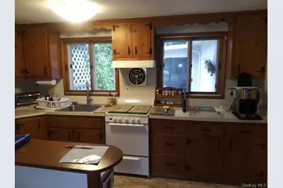 [Address not provided], Hampton Bays, NY 11946 - Photo 5