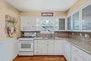 202 N Hickory St, Massapequa, NY 11758 - Photo 7