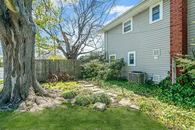202 N Hickory Street, Massapequa, NY 11758 - Photo 3