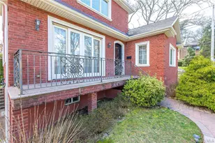 2 Avalon Rd, Great Neck, NY 11021 - Photo 19