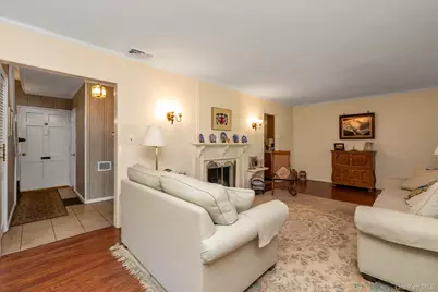 148 Princeton Street, Roslyn Heights, NY 11577 - Photo 5