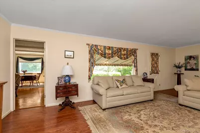 148 Princeton Street, Roslyn Heights, NY 11577 - Photo 7