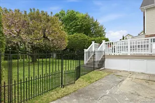 77 Stewart St, Floral Park, NY 11001 - Photo 27