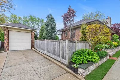 40 Harding Avenue, Lynbrook, NY 11563 - Photo 17