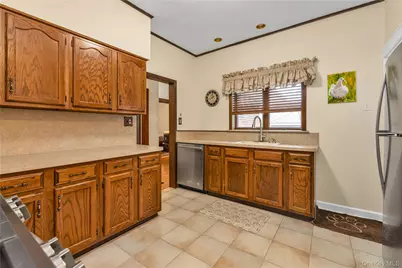 40 Harding Avenue, Lynbrook, NY 11563 - Photo 7