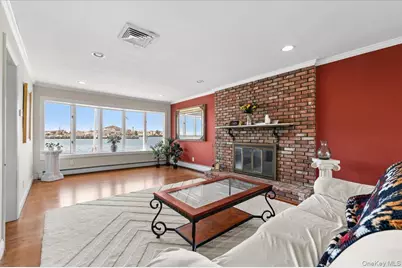 160 Sequams Lane W, West Islip, NY 11795 - Photo 19