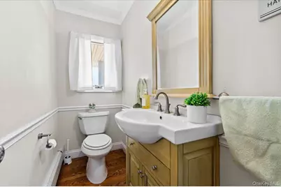 160 Sequams Lane W, West Islip, NY 11795 - Photo 23