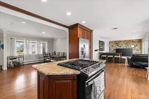 160 Sequams Ln W, West Islip, NY 11795 - Photo 11