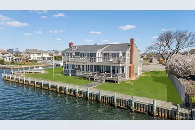 160 Sequams Lane W, West Islip, NY 11795 - Photo 5
