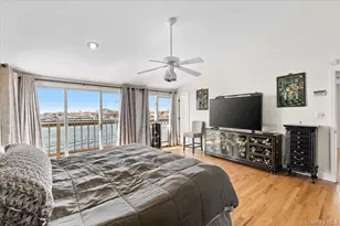 160 Sequams Ln W, West Islip, NY 11795 - Photo 33