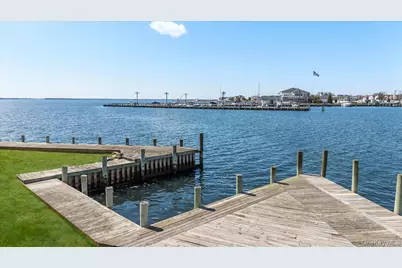 160 Sequams Lane W, West Islip, NY 11795 - Photo 43