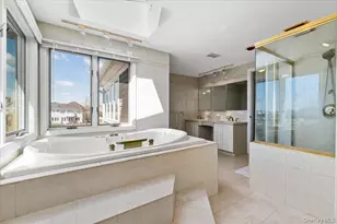 160 Sequams Ln W, West Islip, NY 11795 - Photo 35