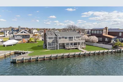 160 Sequams Lane W, West Islip, NY 11795 - Photo 3