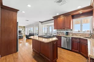 160 Sequams Ln W, West Islip, NY 11795 - Photo 9