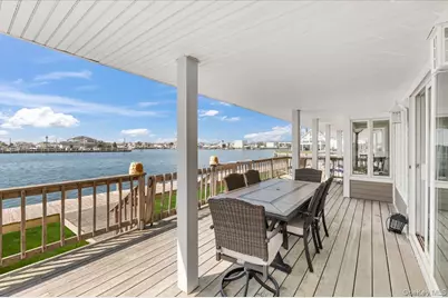 160 Sequams Lane W, West Islip, NY 11795 - Photo 25