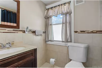 5 S Ronald Drive S, Amityville, NY 11701 - Photo 23
