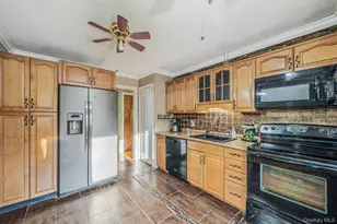 134 Park Ln, Middle Island, NY 11953 - Photo 11