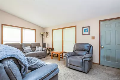 320 S Fulton Avenue, Lindenhurst, NY 11757 - Photo 5