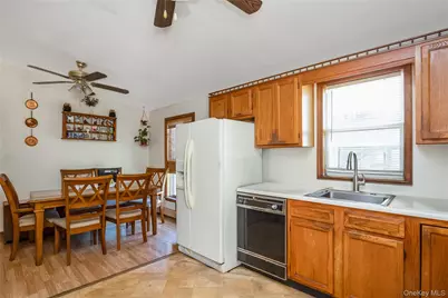 320 S Fulton Avenue, Lindenhurst, NY 11757 - Photo 9