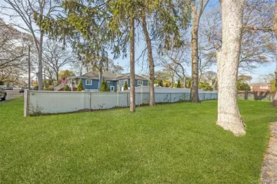320 S Fulton Avenue, Lindenhurst, NY 11757 - Photo 17