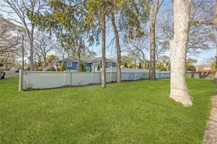 320 S Fulton Ave, Lindenhurst, NY 11757 - Photo 17