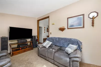 320 S Fulton Avenue, Lindenhurst, NY 11757 - Photo 7