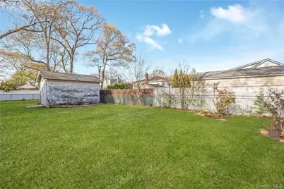 320 S Fulton Avenue, Lindenhurst, NY 11757 - Photo 21