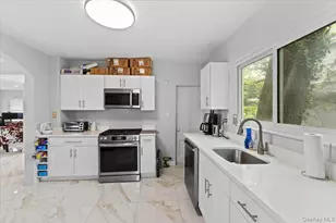 59 Hicks Ln, Great Neck, NY 11024 - Photo 15