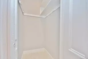 521 E 235th St, Bronx, NY 10470 - Photo 33