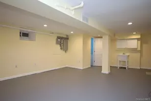 521 E 235th St, Bronx, NY 10470 - Photo 37