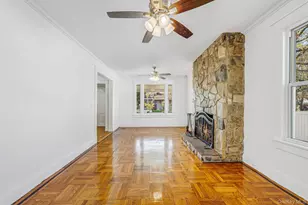537 Livingston St, Westbury, NY 11590 - Photo 31