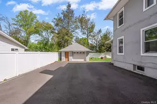537 Livingston St, Westbury, NY 11590 - Photo 47
