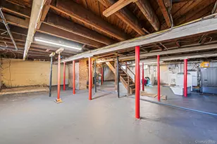537 Livingston St, Westbury, NY 11590 - Photo 43
