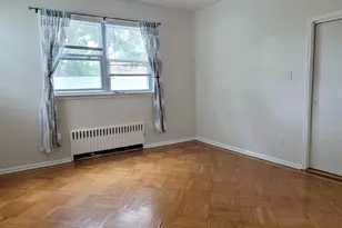 182 Lowell Ave, Floral Park, NY 11001 - Photo 17