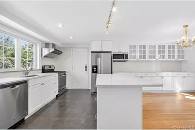 167 Old Mill Road, Manhasset, NY 11030 - Photo 9