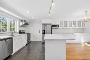 167 Old Mill Rd, Manhasset, NY 11030 - Photo 9