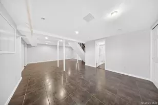 167 Old Mill Rd, Manhasset, NY 11030 - Photo 17