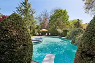 70 Laurel Ct, Syosset, NY 11791 - Photo 21