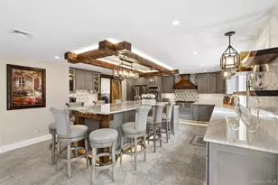 70 Laurel Ct, Syosset, NY 11791 - Photo 11
