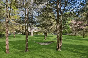 70 Laurel Ct, Syosset, NY 11791 - Photo 35