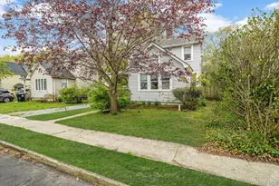 44 Redmond Ave, Bay Shore, NY 11706 - Photo 3