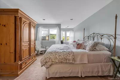 7 Eastern Drive, New Hyde Park, NY 11040 - Photo 11