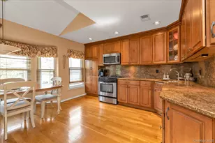 7 Eastern Dr, New Hyde Park, NY 11040 - Photo 3