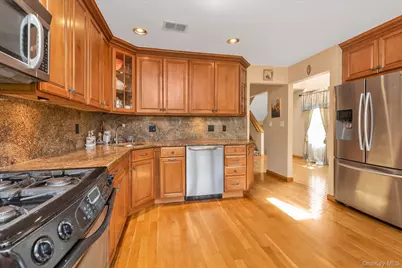7 Eastern Drive, New Hyde Park, NY 11040 - Photo 1