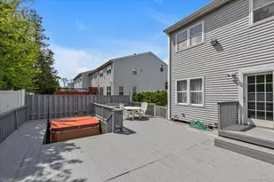 7 Eastern Dr, New Hyde Park, NY 11040 - Photo 17