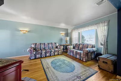 123 Foxdale Lane, Port Jefferson, NY 11777 - Photo 5