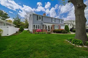 1682 Hannington Ave, Wantagh, NY 11793 - Photo 5
