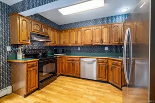 1682 Hannington Ave, Wantagh, NY 11793 - Photo 19